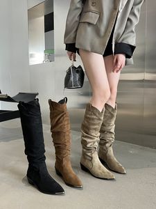 Buty mody kobiety kolanowe buty spiczaste palce płaskie niskie obcasy przybysze na czarny brązowe beżowe botki zimowe 39 230804