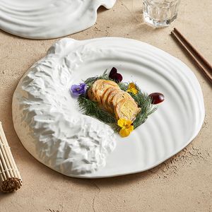 Pratos de restauração Individualidade Aperitivos de cerâmica Patês brancos irregulares Design durável Vajilla Matte Porcelanas