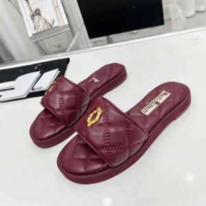 Designer women sandals quilted platform flats flats Low heels Buckle Channel slippers Ankle strap beach shoes Ccity dsgxcv