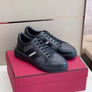 2023 Classic Luxury hot Base spessore Uomo Scarpe casual sneakers in vera pelle Mocassini fashion Paris designer scarpe casual uomo