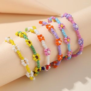 Pulseiras coloridas com miçangas feitas à mão para mulheres com flores fofas e margaridas