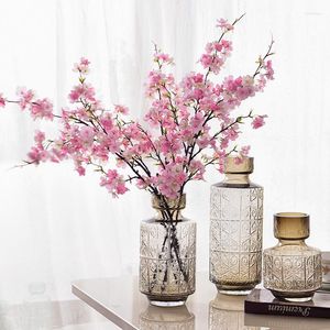 装飾的な花1pcs人工桜109cm 4フォークホワイトピンクの長い枝シルクフェイク