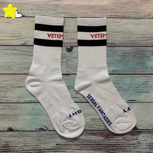 White Black Striped Soccer Socks Men Kvinnor Högkvalitativa VTM -strumpor Streetwear Couples T230806