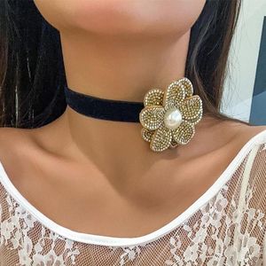 Choker Ingesight.z Многоцветный стразы имитация имитация жемчужной роза Цветочный бархатный колье для женских свадебных аксессуаров для женщин невесты