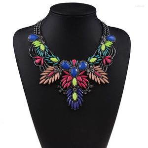 Anhänger Halsketten Modeschmuck Zubehör Retro Buntes Blütenblatt Klobiger Kristall Strass Kragen Bib Statement Halskette Für Frauen