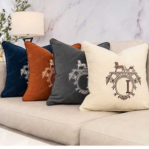 Luxury Square Cushion Letter Designer Decorative Pillow Luxurys Designers Cushion Cotton Letter Decor Living Room Cushion D2118gfd