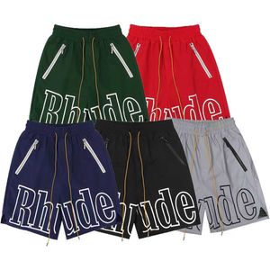 2023 Nya designer Shorts Rhude Summer Fashion Beach Mens Shorts Män Högkvalitativ gata slitage Rödblå svarta byxor RH Court Svettbotten YH11