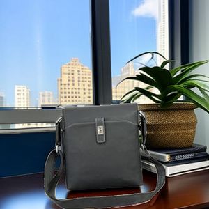 2023 Nova Bolsa Masculina de Couro de Qualidade Superior Com Um Ombro Preto Crossbody Zíper Luxo E Aparência Refinada Negócios Lazer Moda E Estilo Personalizado