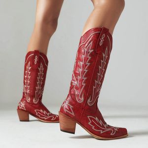 Botas IPPEUM Western Cowboy Boots Para Mulheres Inverno Estilo Étnico Bordado Salto Médio Retro Vermelho Preto Sapatos de Cowgirl 230804