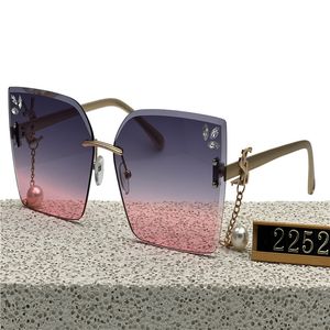 Óculos de sol de grife para mulheres e homens modelo de moda especial proteção UV400 letras grande perna armação de feixe duplo design de luxo ao ar livre óculos de sol feminino S2252