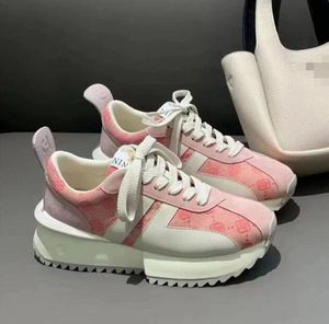 Nuove scarpe da ginnastica da donna Sneakers da donna traspiranti in pelle PU con suola spessa Scarpe vulcanizzate da donna Sneakers da corsa