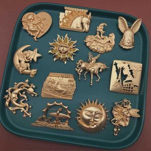 Pins Brooches New Creative Women Palace Vintage Gold Color Sun Rabbit Relief Brooches Pins Classic Design Baroque Lady Party Wedding Badges HKD230807