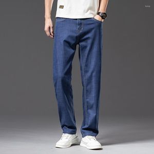 Jeans da uomo Taglie forti 42 44 Primavera Estate Tessuto liscio liscio dritto Pantaloni larghi in denim elasticizzato Pantaloni maschili di marca Blu