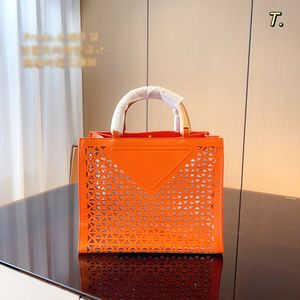 Fashion handbag female upper body is very versatile small can hold beauty and practical simple generous 30x16x24