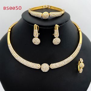 Bröllopsmycken set Dubai Gold Plated Set Vintage Round Charm Necklace Armband Earring Ring For Bride Women 230804