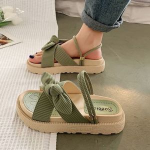 643 Lady Fairy Lady Slippers grossa Plataforma plana com Butterfly-Knot Sandals Flip Sandals 230807 C