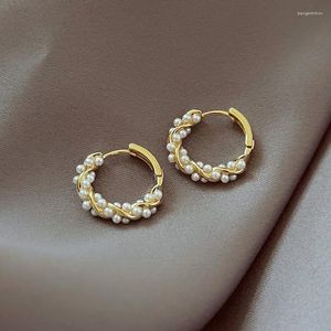 Hoop örhängen guldfärg twist cirkel imitation pärla för kvinnor runda öron spänne kvinnliga bröllopsfest smycken