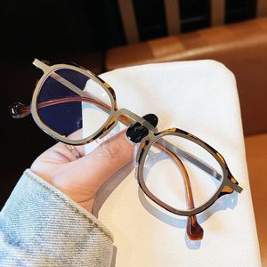 Novos óculos irregulares anti-luz azul, gel dourado, lentes planas combinadas, armação retrô para miopia