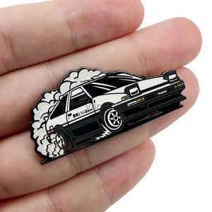 Pins Broschen Initial D Anime Emaille Brosche Cool Racing AE86 Pins Kleidung Rucksack Revers Abzeichen Modeschmuck Accessoires Souvenir Geschenke HKD230807