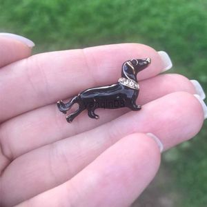 Pins Brooches Sausage Dog Brooches For Women Men Suit Decor Animal Coat Pins Rhinestone Fashion Jewelry Enamel Accessories Ornaments Corsages HKD230807