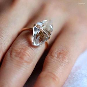 Pierścienie klastra surowy drut owinięty przezroczysty kwarcowy pierścień w czarnym złotym leczenie kryształowy hipisek dla kobiet