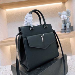 Populära väskor axel lyx shopping tygväska stora handväskor kvinnor elegant designer mode crossbody purses vit läder handväska 221215