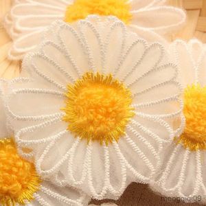 Prodotti cinesi Ricamo Fiore Bianco Giallo Margherita Cucire su Toppe per Abbigliamento Abbigliamento Donna Abiti Doppio Strato Applique Cucito Artigianato R230807