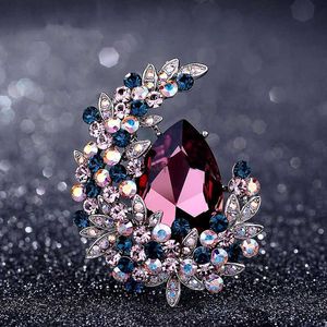 Pins Brooches Elegant Crystal Moon Brooch Wholesale Corsage Pin Autumn Winter Jewelry For Coat Suit Trendy Acessories HKD230807