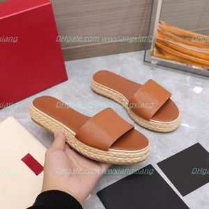 Luxury Designer Shoes Designer Kvinnor Sandaler Slides tofflor flätade Espadrille Tower Buckle Calf Leather Sole Mules Flat tofflor Mångsidiga sommarflip flops