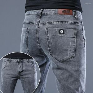 Jeans da uomo 2024 Primavera ed estate Trendy Brand Slim Feet Trend Pantaloni lunghi traspiranti casual da uomo