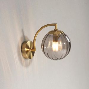 Vägglampa nordiskt modernt bredvid sovrum glas boll led lampor fixturer vardagsrum bakgrund wandlamp belysning trappa