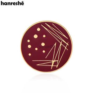Pins Brooches Hanreshe Biology Science Petri Dish Brooch Pins Round Enamel Lapel Backpack Bacteria Medical Badge Jewelry Gift for Biologists HKD230807