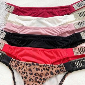 Sexy VS Letter Strass Calcinha Renda Conforto Sem Costura Lingerie Feminina Cintura Baixa Rosa G String Cuecas Novas Roupas íntimas Femininas L230626