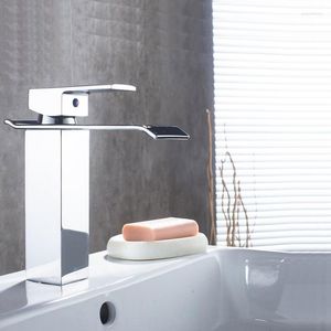 Rubinetti per lavabo da bagno Materiale in ottone cromato Miscelatore per lavabo da incasso con acqua fredda