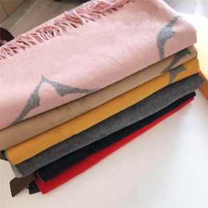 2023 NUOVI Top Women Man Designer Scarf Fashion Cashmere Scarpe Inverno Womens e Long Wraps Dil Regalo di Natale AAA 180 AAA