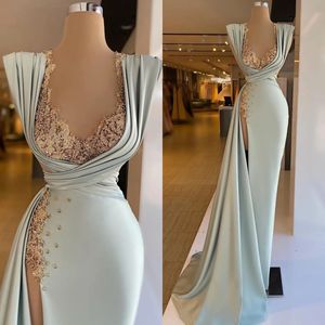 Elegant sjöjungfru aftonklänningar satin paljetter v nacke party prom klänning split svep tåg veck lång klänning för speciellt tillfälle