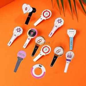 Stift brosches kpop 1pcs stray barn två gånger astro skattlegering dropp olje elektroplätering brosch pin väska tillbehör gåva till kpop fans hkd230807