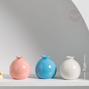 Wazony 7 cm Mała baza ceramiczna Ins prosta japoński dom domowy w ganku Wazon biały różowy fioletowy niebieski suchy kwiat hydroponika 230804