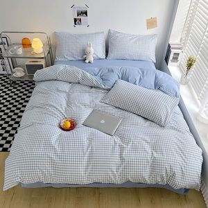 Sängkläder sätter japansk enkel stil täcke täckt tvättad bomull med rutiga ränder hudvänlig andningsbar 1 230807