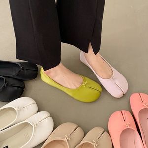 Отсуть обувь Ippeum Женщины раскололись на нога Falts Mary Janes 2023 в Summer Pink Tabi для 230807