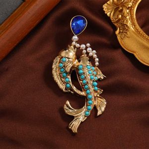 Pins Brooches Classic Women Girls Crative Carp Pearl Brooches Pins Elegant Lady Clothing Coat Exquisite Fish Animal Badges Corsage Jewelry HKD230807