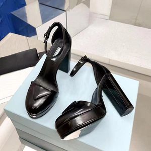 2023 Rhinestone Sandals Luxury Designers Womens Platform Heel Dress Shoes Classic Triangle Buckle Psmollade fotled Rempumpar 10,5 cm High Heeled Women