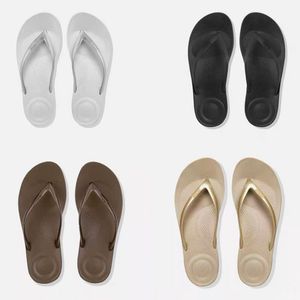 2023 Fitflop Women Slippers Summer Luxury Leather Slip-on Designer Slipper Beach Shoes Slides Fashion Metal Button Decor Party Flats Sport Sliders eur 36-39