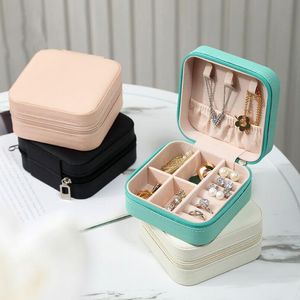 Smyckeslådor Portable Storage Box Candy Color Travel Organizer Fallörhängen Halsband Ring Display 230808