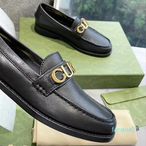 2023 Women's Flats Walk The Loafers Loafers Slip-On Shoes Factory обувь черные круглые пальцы пальцев ног роскошные дизайнерские металлические буквы с низкой каблукой обувь