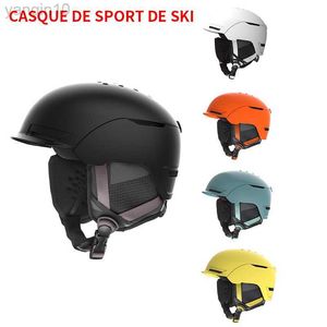 スキーヘルメット高品質のスキーヘルメットワンピースモールディング温かいPC + EPS男性と女性用の屋外スポーツスキーライトカラーアイテムHKD230808