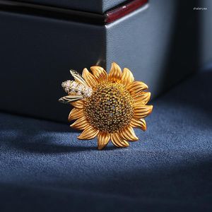 Brooches Niche Design Sensation Sunflower Coat Breast Blossom Women's Suit Cardigan Anti Glare Pin Small Bee