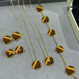 Ladies Vintage Necklace Luxury Brand 18K Gold Plated Amber Yellow Gold Pendant Clover Square Chunky Chain Necklace Party Jewelry Gift