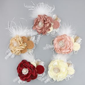 Haarschmuck 10 Stück / Los Feder-Blumen-Spitze-Stirnband mit Perlenknotenbändern Seide Baby Kopfbedeckung Boutique 230808