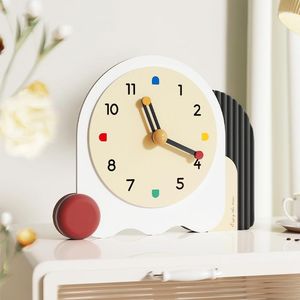 Bordklockor Hem Desktop Light Luxury Clock Nordic High-End Atmosphere TV Cabinet Ornament Creative Art Girl